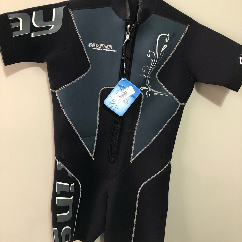 NWT Women’s shorty wetsuit - Camaro Stingray